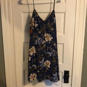 En Creme floral dress - size L